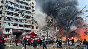 Российская ракета попала в жилой дом в городе Днепр
